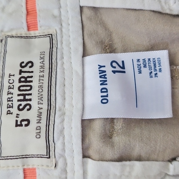 Old Navy Khaki Shorts with 5" Inseam - Picture 5 of 9